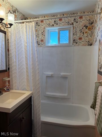 5271 W 49th Street, Parma, OH 44134
