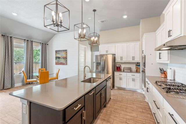 689 Pink Granite BLVD, Dripping Springs, TX 78620