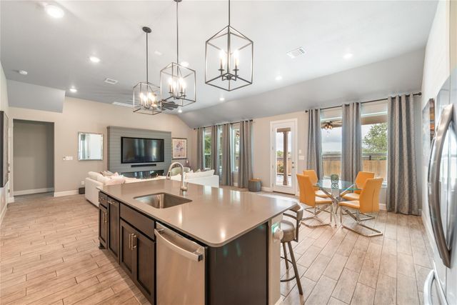 689 Pink Granite BLVD, Dripping Springs, TX 78620