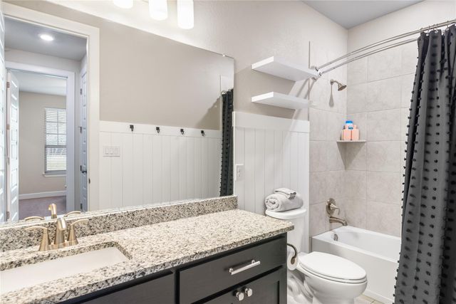 689 Pink Granite BLVD, Dripping Springs, TX 78620