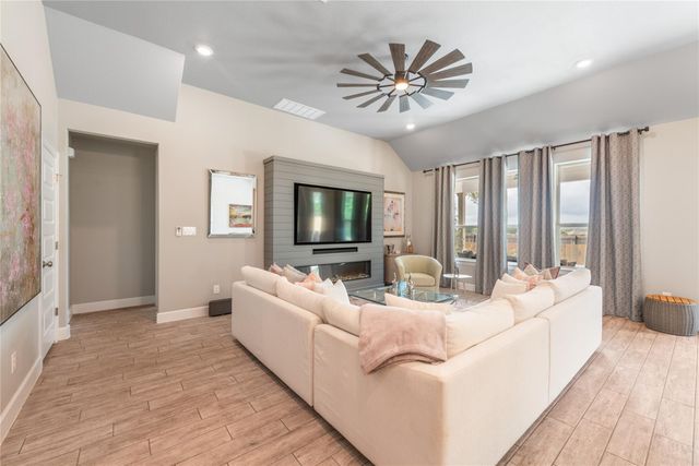 689 Pink Granite BLVD, Dripping Springs, TX 78620