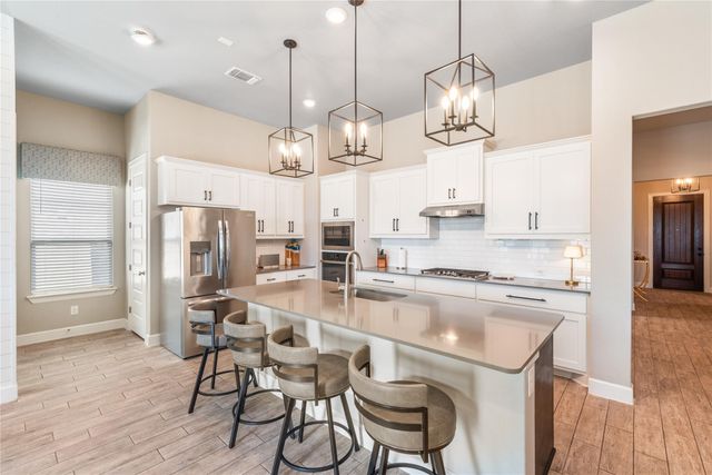 689 Pink Granite BLVD, Dripping Springs, TX 78620