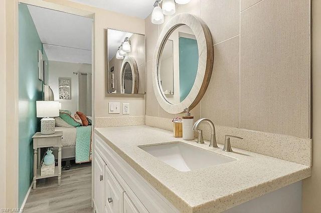 400 Lenell RD 207, Fort Myers Beach, FL 33931