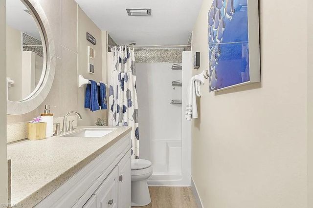 400 Lenell RD 207, Fort Myers Beach, FL 33931