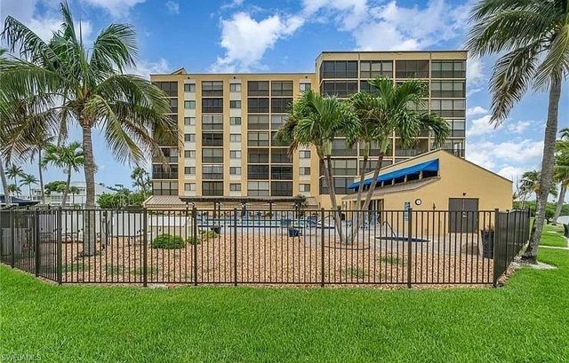 400 Lenell RD 207, Fort Myers Beach, FL 33931