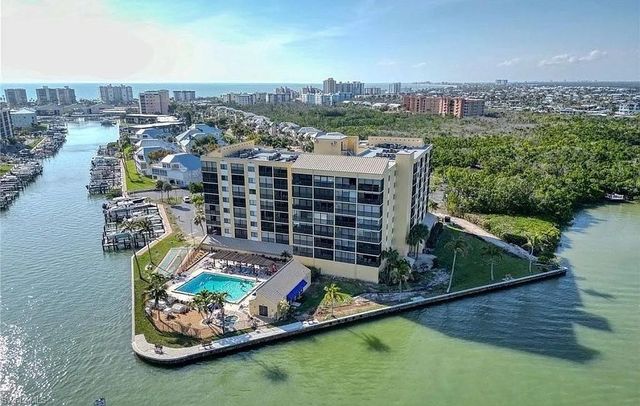 400 Lenell RD 207, Fort Myers Beach, FL 33931