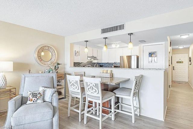 400 Lenell RD 207, Fort Myers Beach, FL 33931