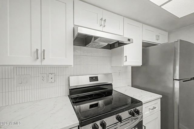 3810 N MARYVALE Parkway 2016, Phoenix, AZ 85031