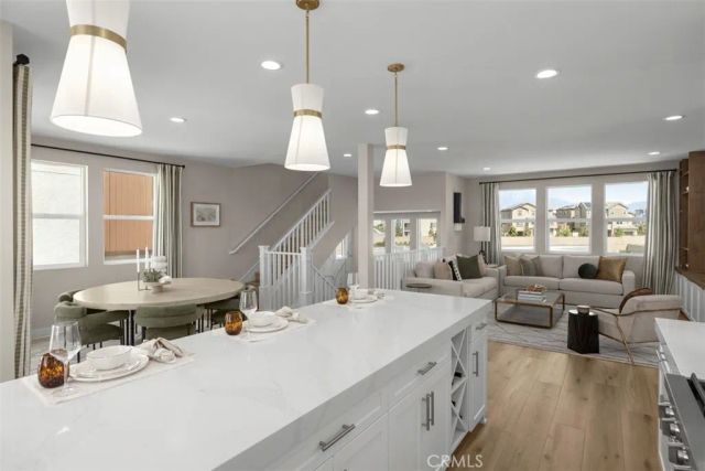312 Pluto, Irvine, CA 92618