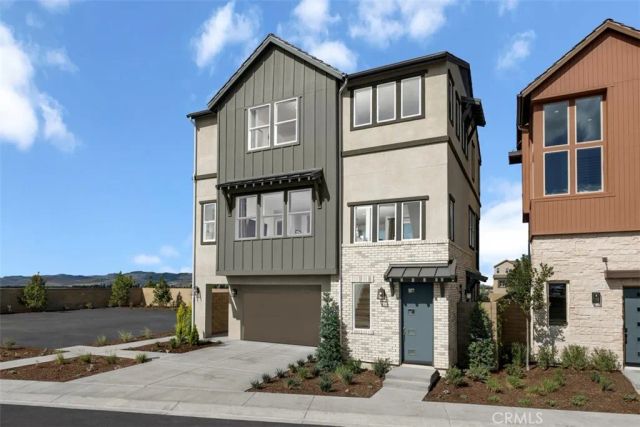 312 Pluto, Irvine, CA 92618