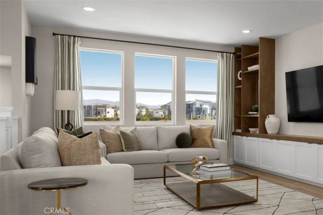 312 Pluto, Irvine, CA 92618