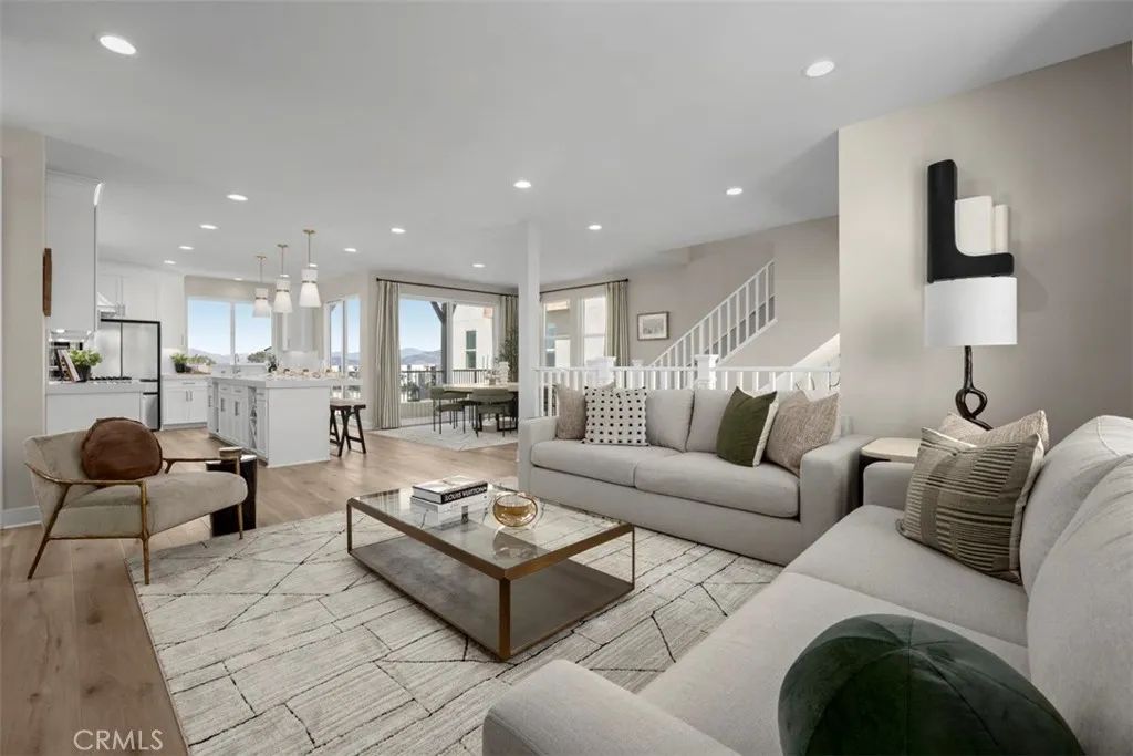 312 Pluto, Irvine, CA 92618