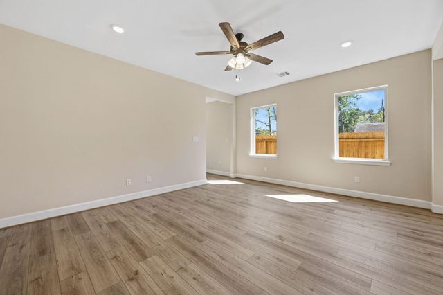 712 Duncan Avenue, Cleveland, TX 77327