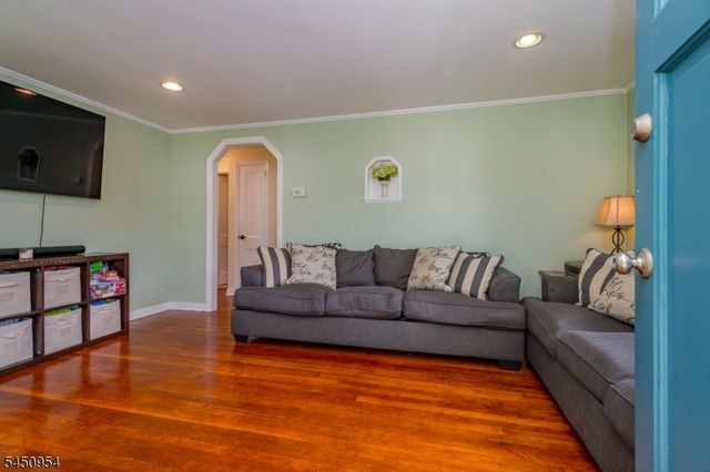 4 Ruth Place, Middlesex Boro, NJ 08846