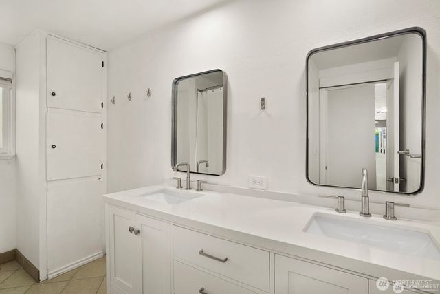 8826 10th Avenue SW, Seattle, WA 98106