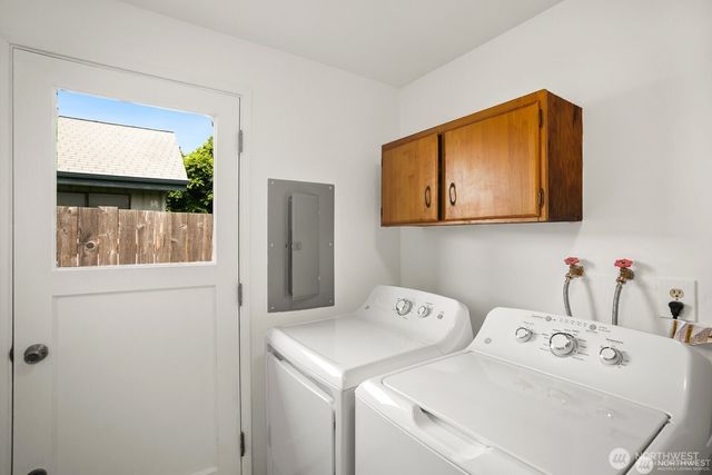 8826 10th Avenue SW, Seattle, WA 98106