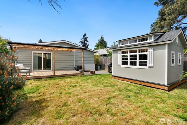 8826 10th Avenue SW, Seattle, WA 98106