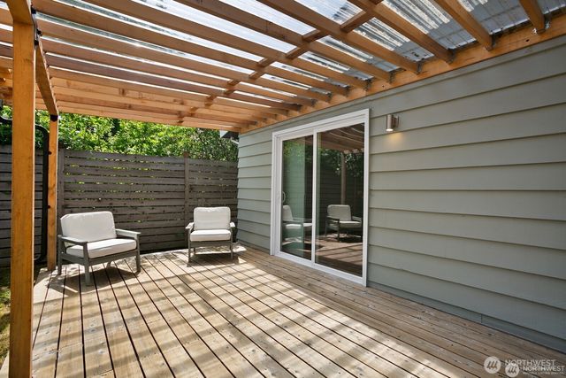 8826 10th Avenue SW, Seattle, WA 98106