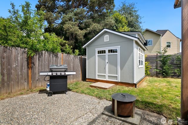 8826 10th Avenue SW, Seattle, WA 98106