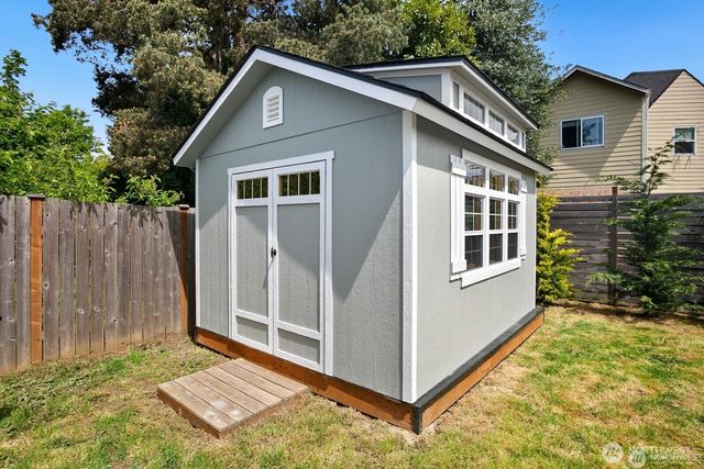 8826 10th Avenue SW, Seattle, WA 98106