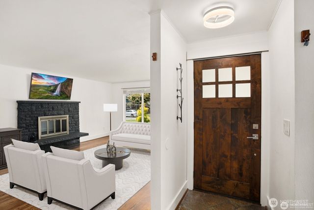 8826 10th Avenue SW, Seattle, WA 98106