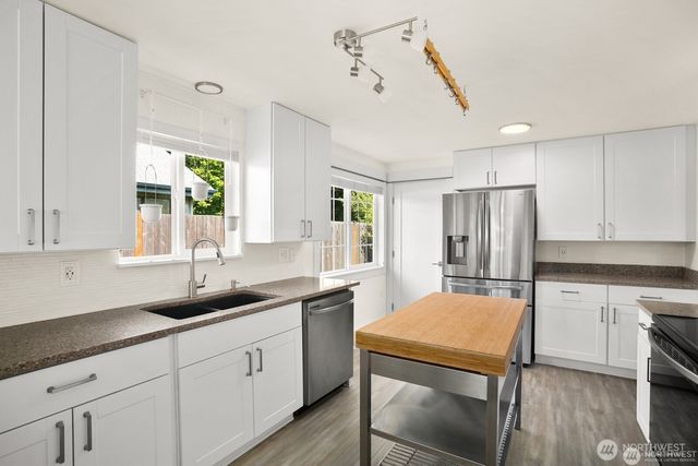 8826 10th Avenue SW, Seattle, WA 98106