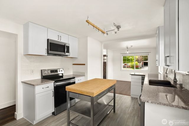 8826 10th Avenue SW, Seattle, WA 98106