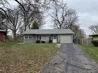 8427 Rosalind Court, St John, MO 63114