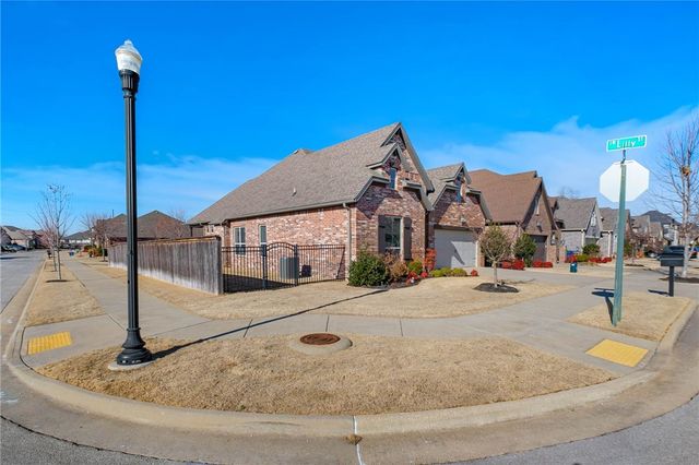 2608 SW Nottingham Avenue, Bentonville, AR 72713