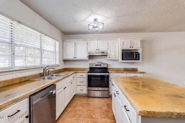 7832 Hilo Place, Diamondhead, MS 39525