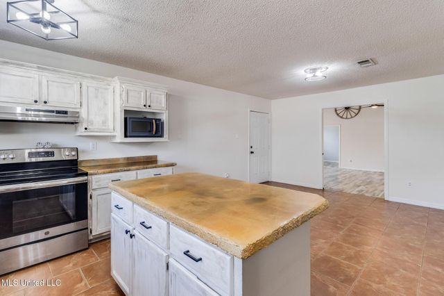 7832 Hilo Place, Diamondhead, MS 39525