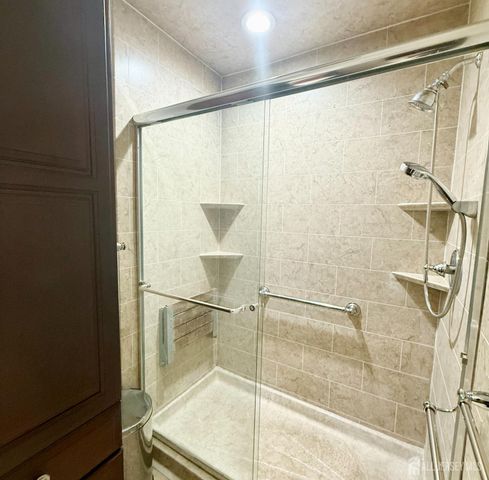 1 Carriage Place, Edison, NJ 08820