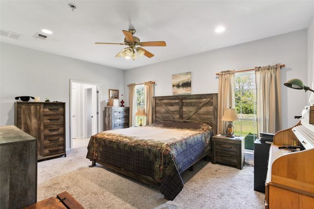 206 Hopper Road, Whitewright, TX 75491