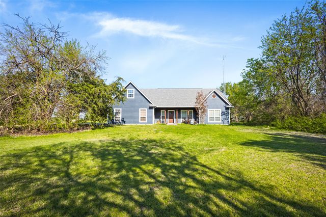 206 Hopper Road, Whitewright, TX 75491