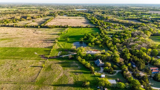 206 Hopper Road, Whitewright, TX 75491
