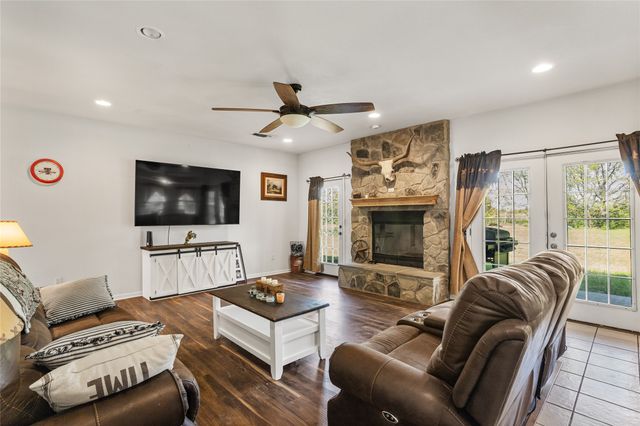 206 Hopper Road, Whitewright, TX 75491