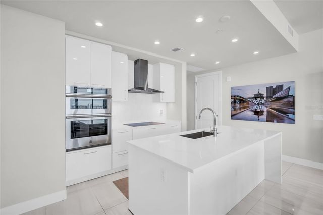 301 1ST STREET S 1205, St Petersburg, FL 33701