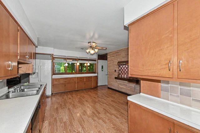 6920 N Beech Tree DRIVE, Glendale, WI 53209