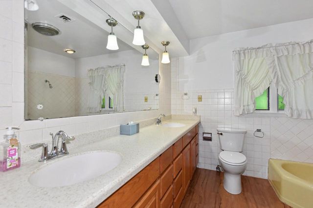 6920 N Beech Tree DRIVE, Glendale, WI 53209
