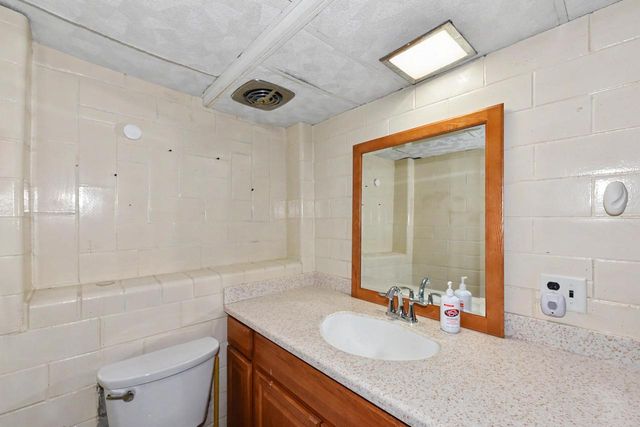 6920 N Beech Tree DRIVE, Glendale, WI 53209