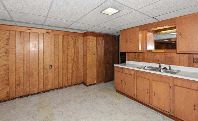 6920 N Beech Tree DRIVE, Glendale, WI 53209