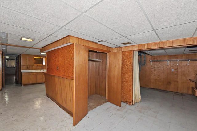 6920 N Beech Tree DRIVE, Glendale, WI 53209