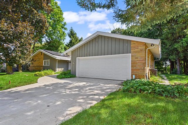 6920 N Beech Tree DRIVE, Glendale, WI 53209