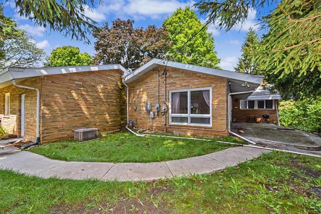 6920 N Beech Tree DRIVE, Glendale, WI 53209