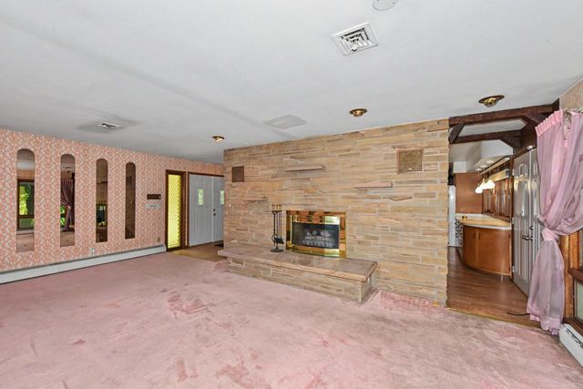 6920 N Beech Tree DRIVE, Glendale, WI 53209