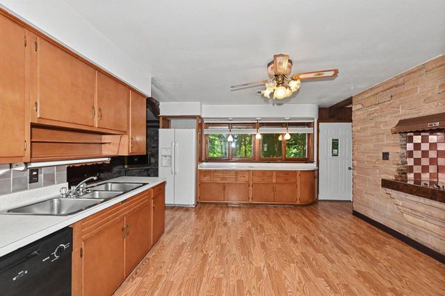 6920 N Beech Tree DRIVE, Glendale, WI 53209