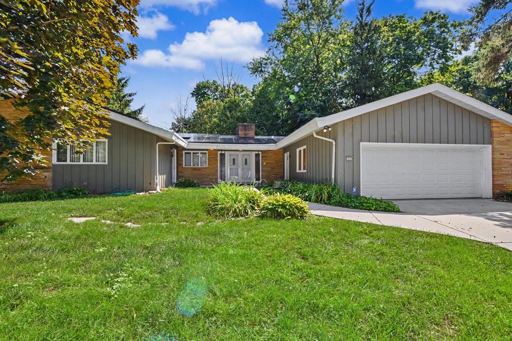 6920 N Beech Tree DRIVE, Glendale, WI 53209