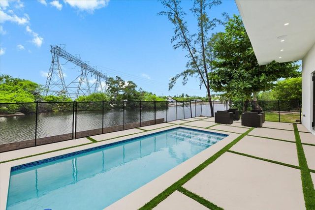 201 NW 14TH Way, Dania Beach, FL 33004