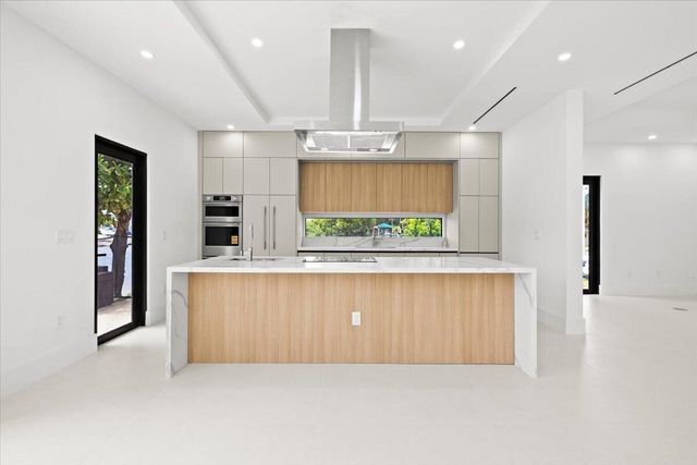 201 NW 14TH Way, Dania Beach, FL 33004