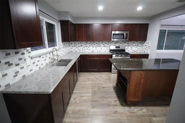 20074 Crazy Horse Circle Drive, Katy, TX 77449